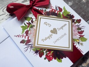 Złocone zaproszenia ślubne bordowa dalia AW-PU3