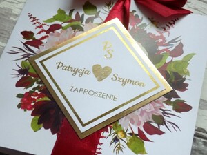 Złocone zaproszenia ślubne bordowa dalia AW-PU3