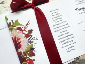 Złocone zaproszenia ślubne bordowa dalia AW-PU3