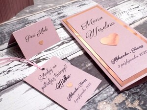 Winietki ślubne pudrowy róż Z Serduszkiem