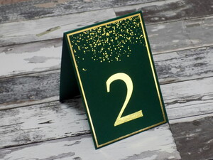 Numer stolika złocony butelkowa zieleń AW-NZM